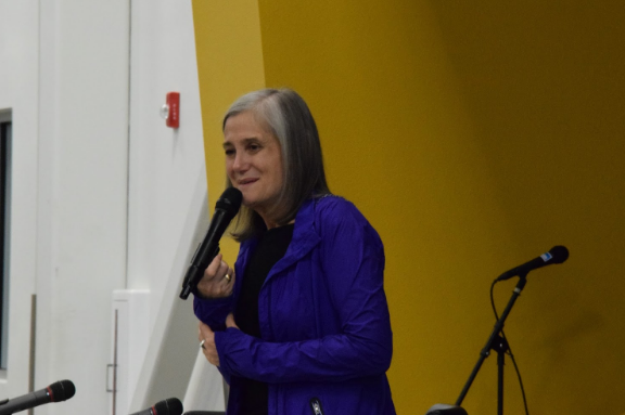 Amy Goodman, the executive producer and host of “Democracy Now!” spoke during a fundraising event for RFK High School. Photo by Kateri Zuni / NM News Port