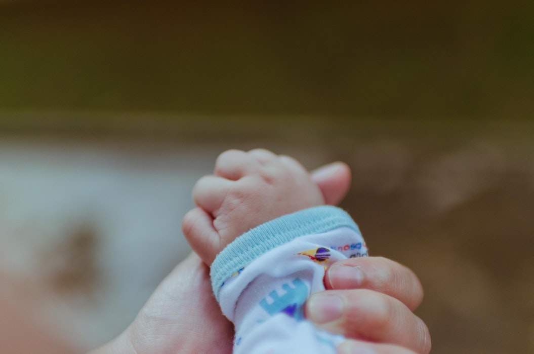 baby hand hold