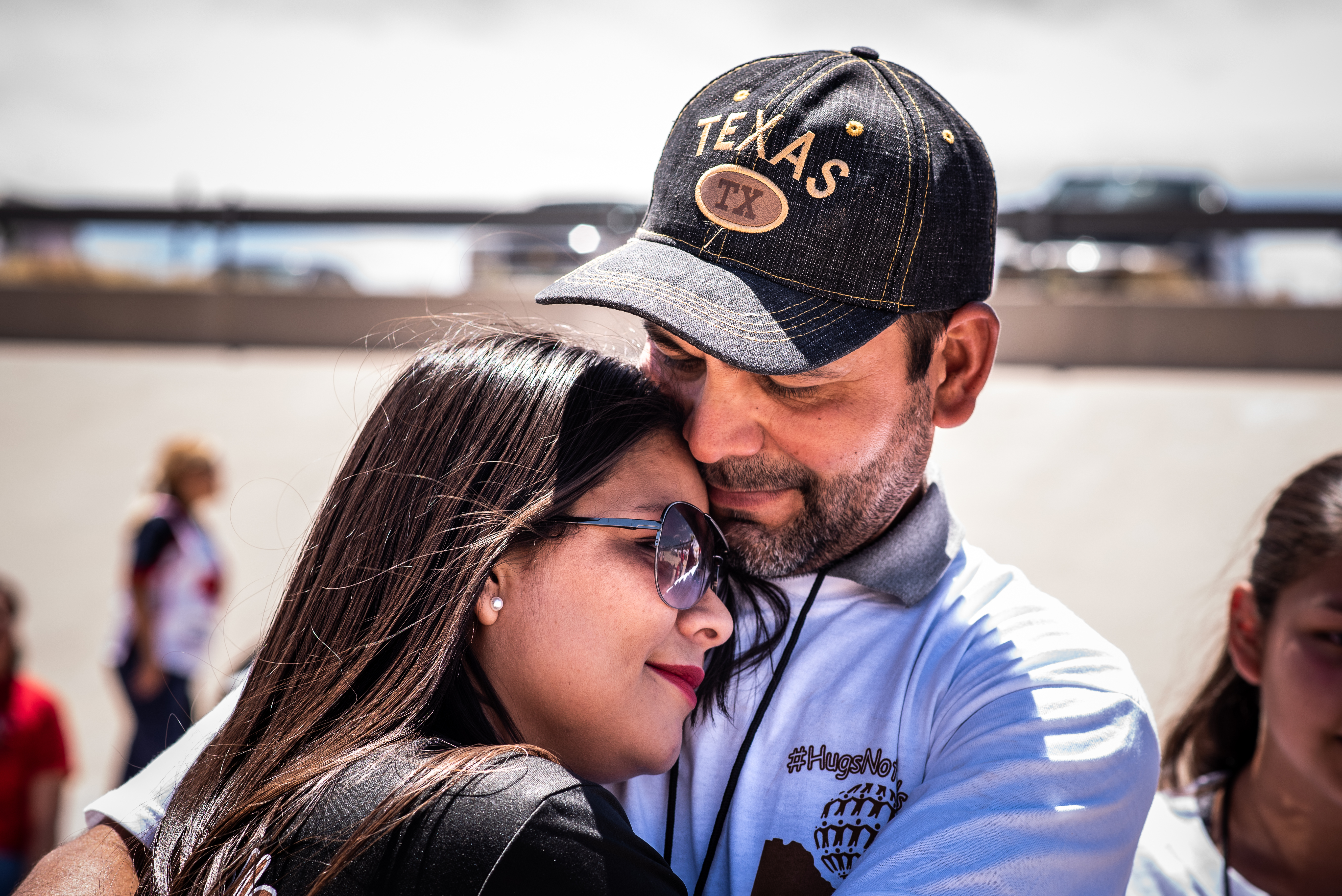 Gabriela&Adrian, HugsNotWalls